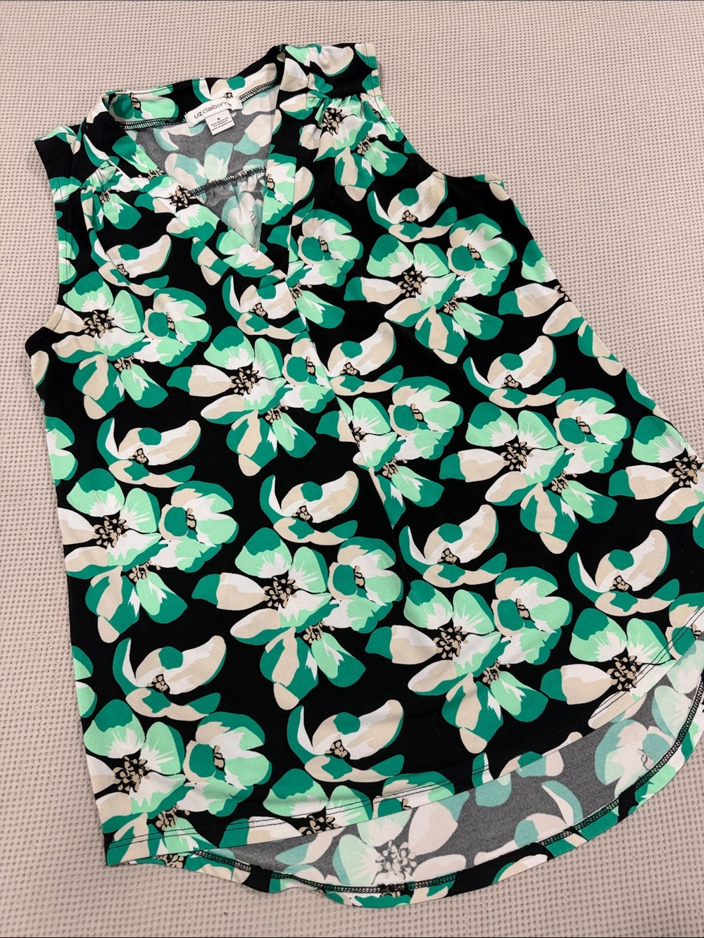Liz Claiborne Black Sleeveless Floral V-Neck Camisole with Mint & White Blooms